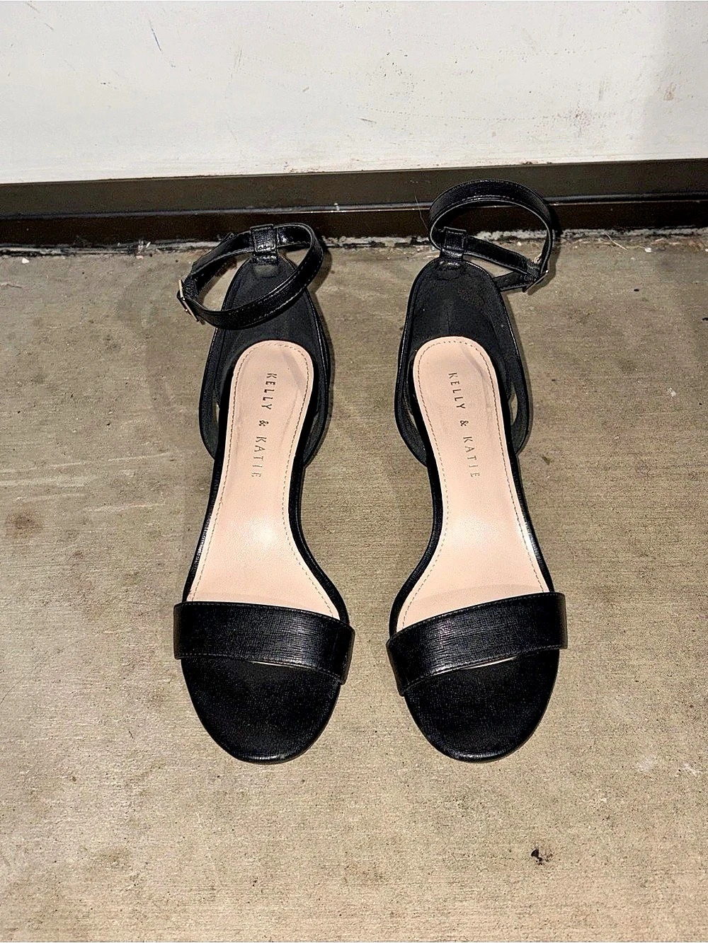 KELLY & KATIE Black Wedge Cebi Sandals